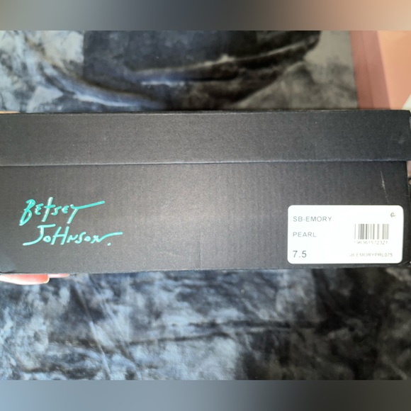 Betsy Johnson 7.5 Pearl Boots - Picture 5 of 6